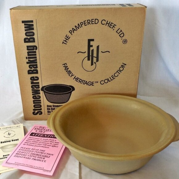 Pampered Chef 9" Mini-Baking Bowl Family Heritage Collection #1475 NEW - Picture 1 of 3